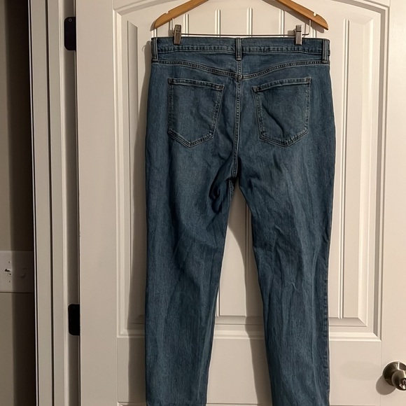 Old Navy Boyfriend Mid rise Jean’s Size 14 - Picture 3 of 5